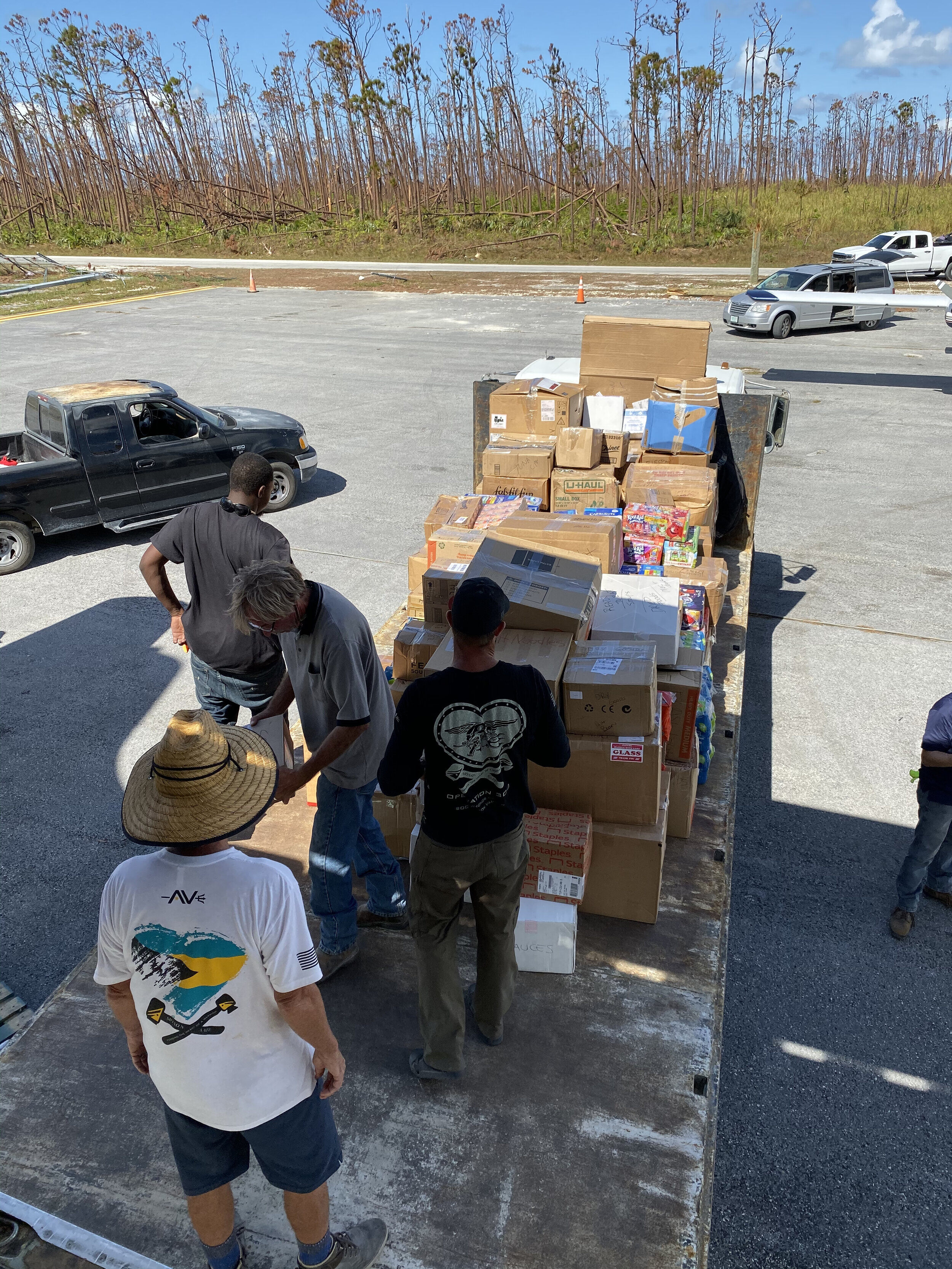 Bahamians receive humanitarian supplies